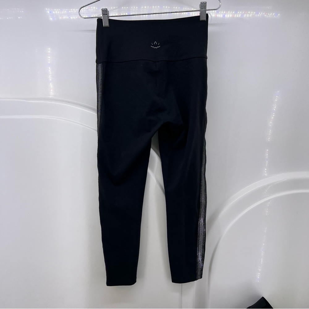 Beyond yoga medium black leggings tuxedo stripe b42